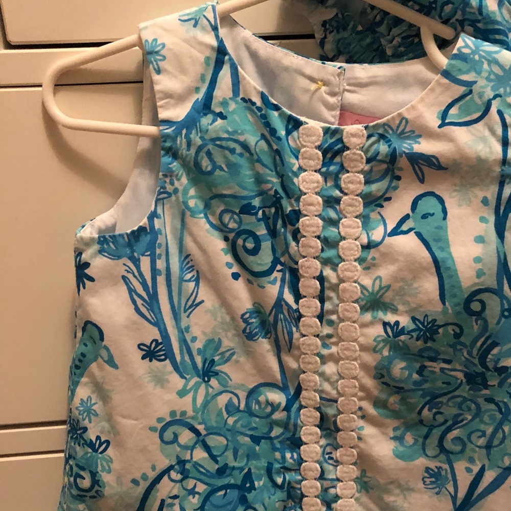 Lilly Pulitzer Tappin it back
